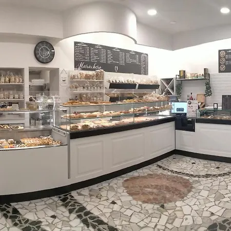 Al Barone 37 Bed and Breakfast Φότζια